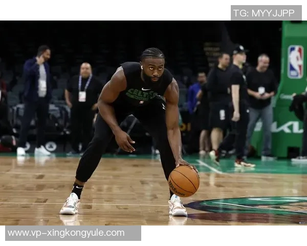 杰伦布朗称赞蒂尔曼表现出色末节发挥堪称现象级的全能球员 杰伦布朗称赞蒂尔曼表现出色末节发挥堪称现象级的全能球员