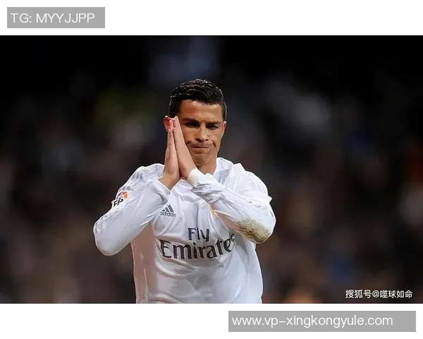 哈维亲自颁奖葡萄牙小将马特乌斯米德荣获U17世界杯金球奖 哈维亲自颁奖葡萄牙小将马特乌斯米德荣获U17世界杯金球奖